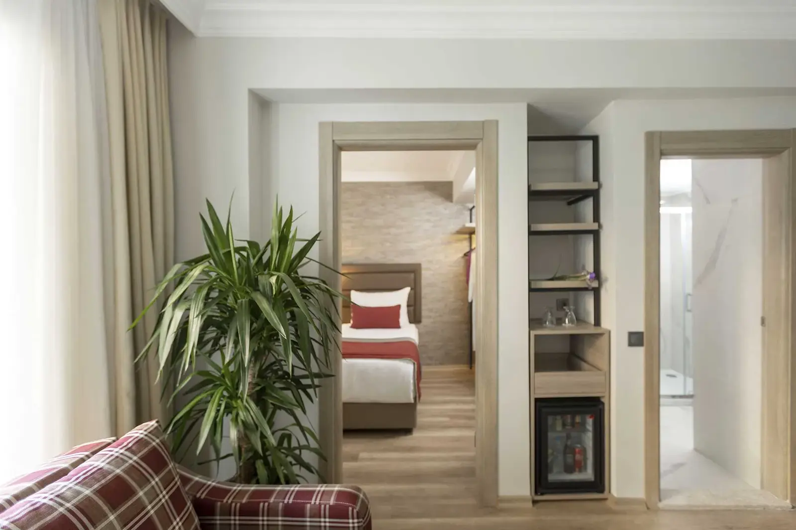 Junior Süit Havuz Manzaralı Oturma Odalı