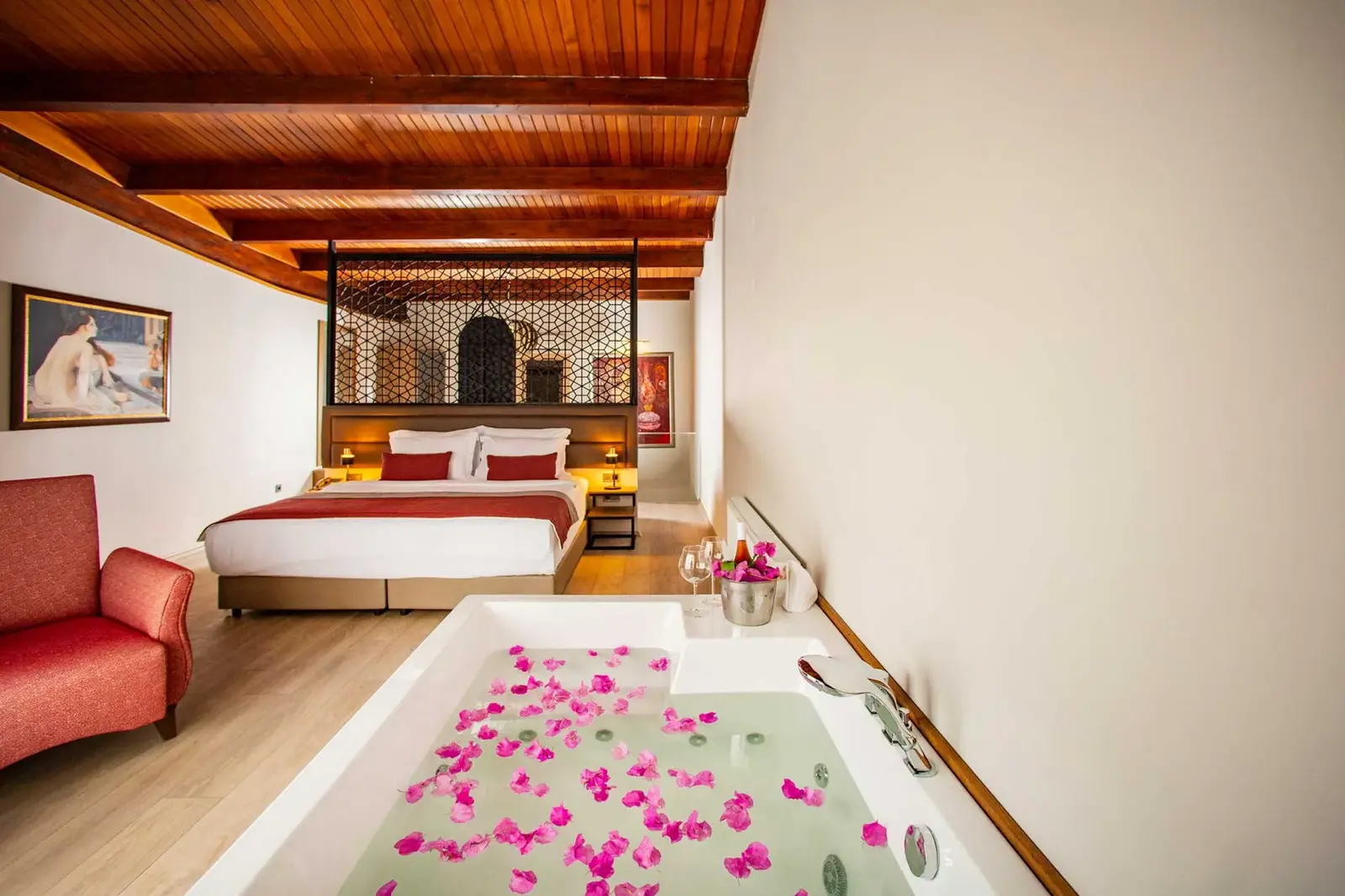 Pırıl Jakuzili Çift Kişilik Havuz Manzaralı